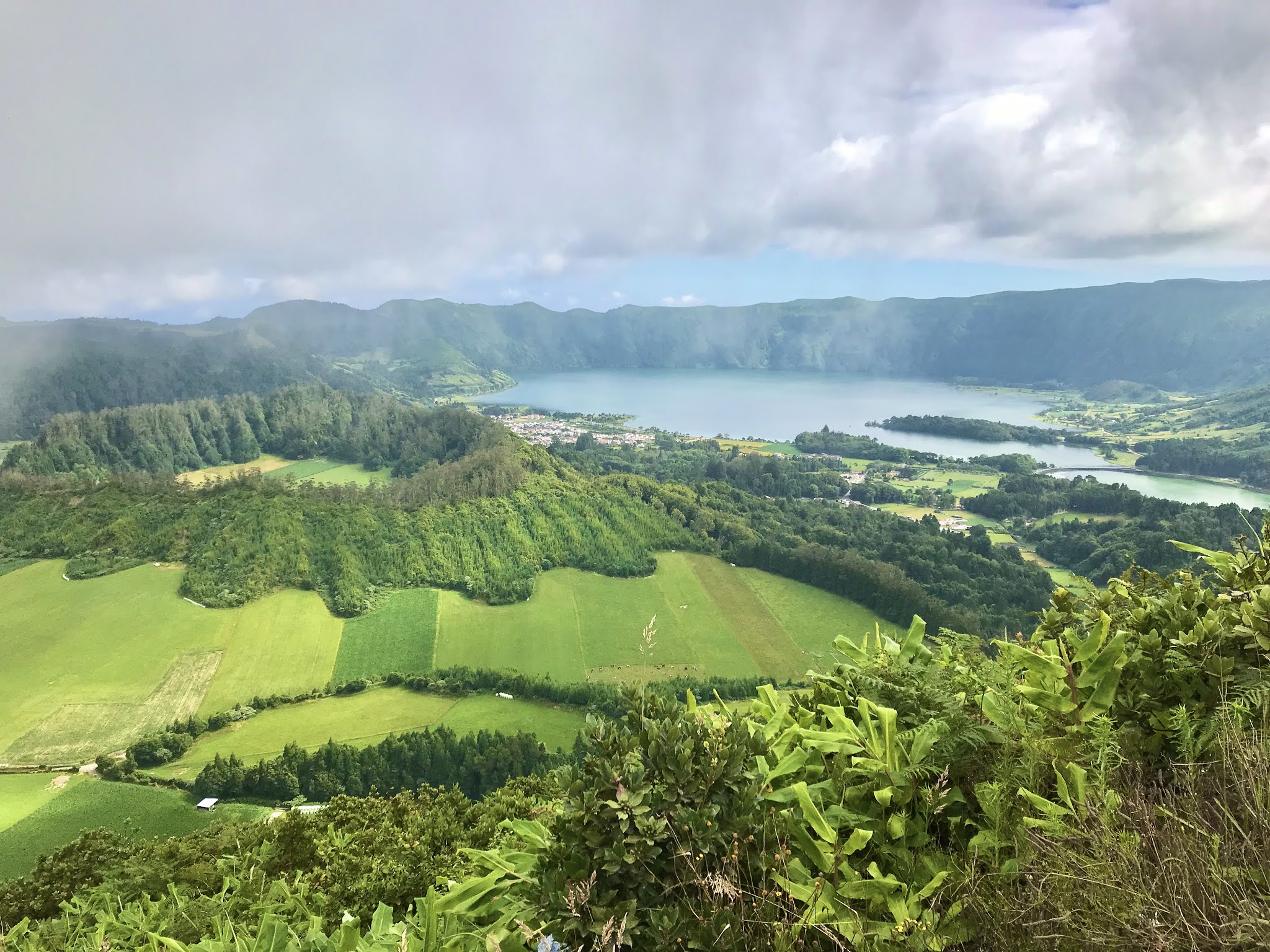 AÇORES: ILHA DE S. MIGUEL - PERCURSO PEDESTRE À VOLTA DA LAGOA DAS 7