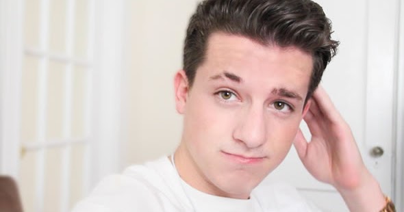 Musik Makna dari lagu Charlie puth One Call Away