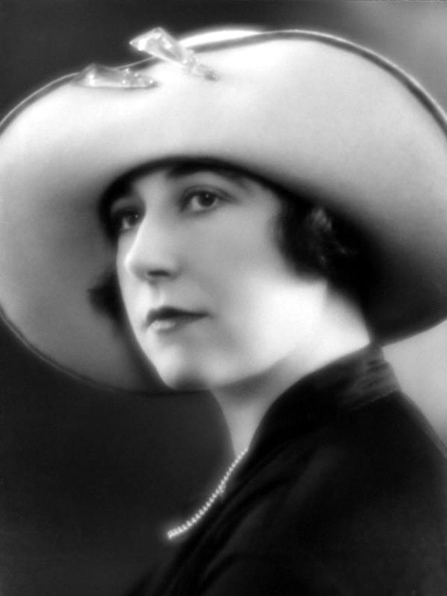 Charming Photos of Yvonne Arnaud in the 1910s Vintage Everyday