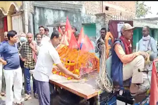 बंदर की मौत पर रोया पूरा गांव, हिंदू रीति-रिवाज से किया गया अंतिम संस्कार बंदर की मौत पर रोया पूरा गांव, हिंदू रीति-रिवाज से किया गया अंतिम संस्कार