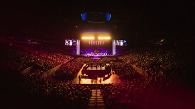 Lebih dari 13.000 Orang Berkumpul di Nashville Untuk Malam Ibadah yang Berkuasa Bersama Joni Eareckson Tada, John Piper