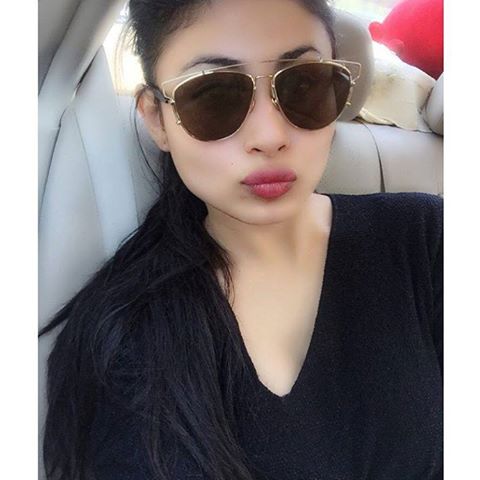 Mouni Roy Hot and Bold Pink Lips Naagin 2 Pics Tv Serial Actress in