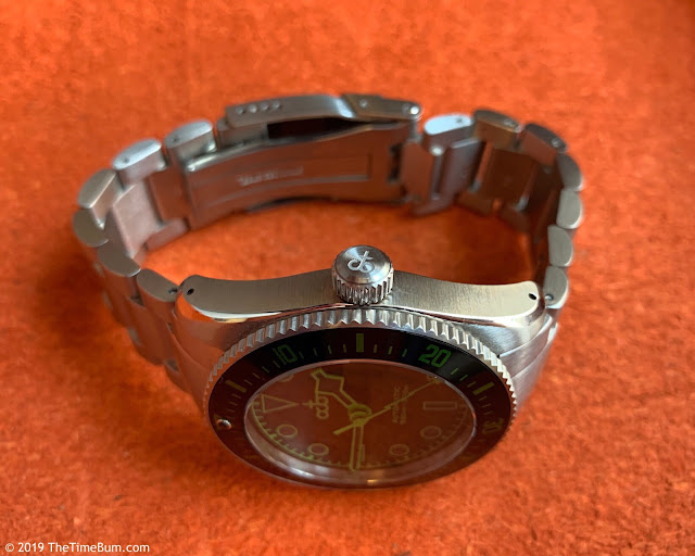 Octon automatic dive watch black green side