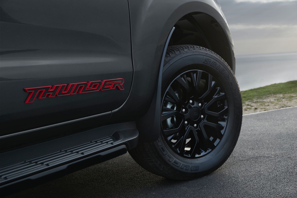Ford Ranger Thunder ra mắt - dáng Ranger, động cơ Raptor