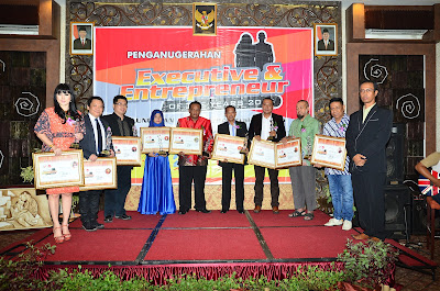 http://obyektif.com/semarang-guide/view/2015/06/02/penghargaan-entrepeneur-award-2015