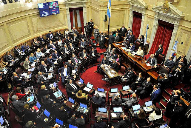 Debate no Senado demorou 16 horas e Debate no Senado demorou 16 horas e Debate no Senado demorou 16 horas e refletiu a polarização da sociedadea polarização da sociedaderefletiu a polarização da sociedade Debate no Senado demorou 16 horas e Debate no Senado demorou 16 horas e Debate no Senado demorou 16 horas e refletiu a polarização da sociedadea polarização da sociedaderefletiu a polarização da sociedade