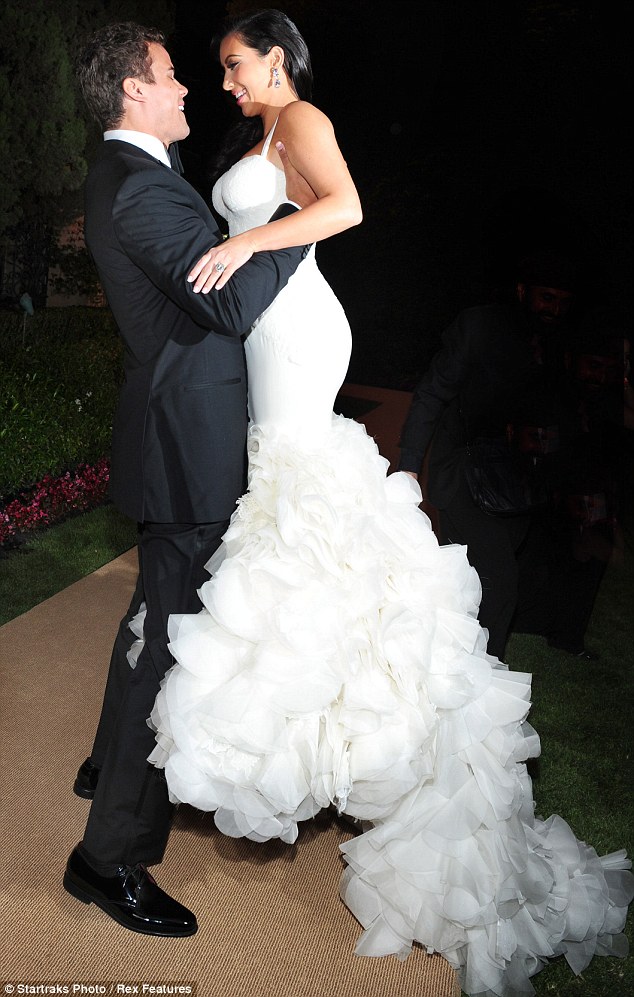 CONFESSIONS OF A DOLL: My Fave Kim K wedding pictures!