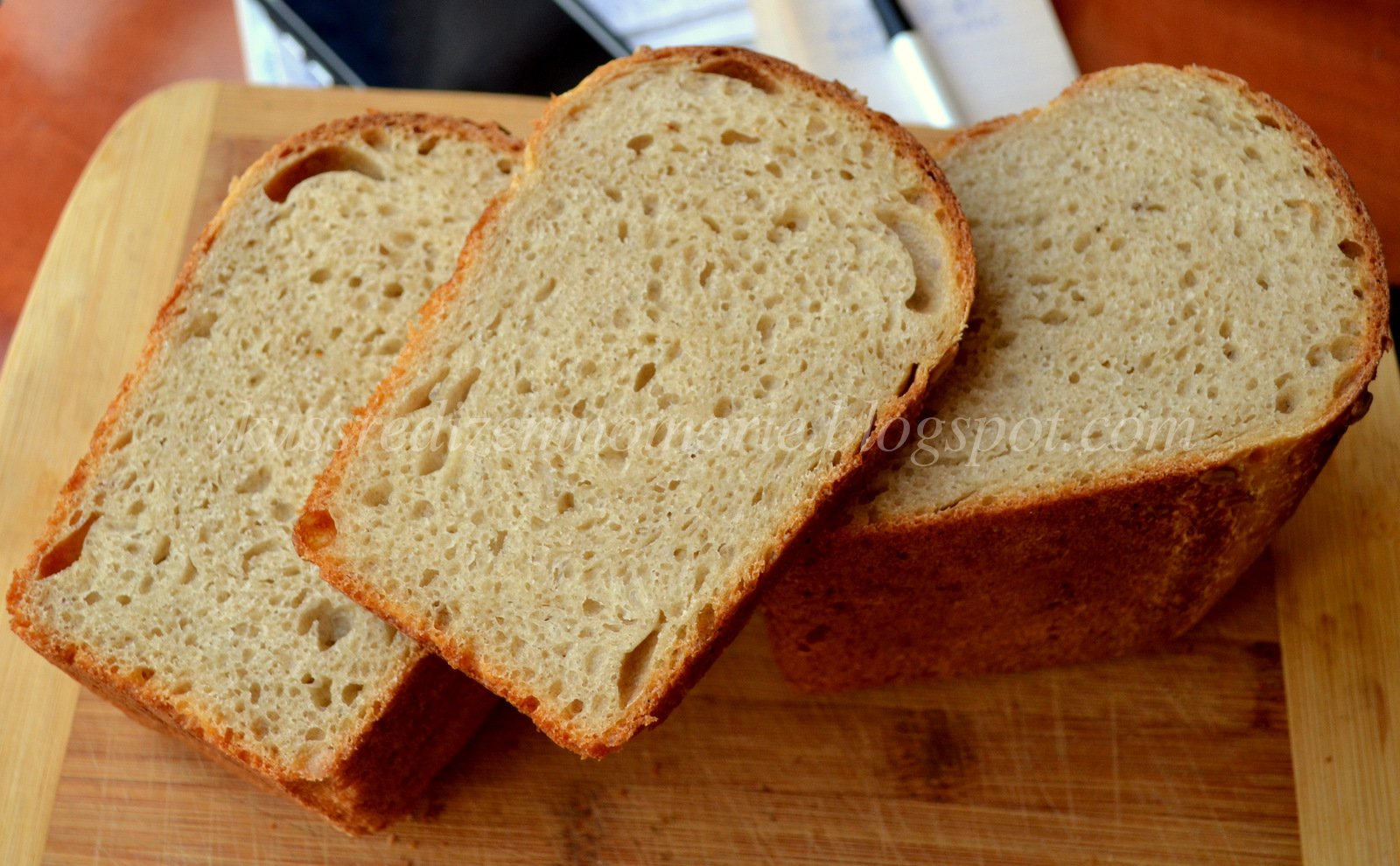 Вкусный пшеничный хлеб рецепт. Хлеб пшеничный формовой. Формовой пшеничный хлеб на закваске. Формовой хлеб на закваске. Пшеничный формовой хлеб с надрезом.