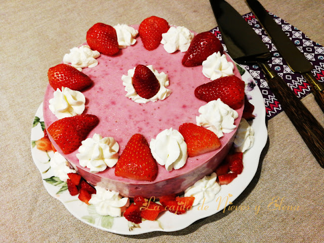 Tarta de fresas sin horno súper fácil