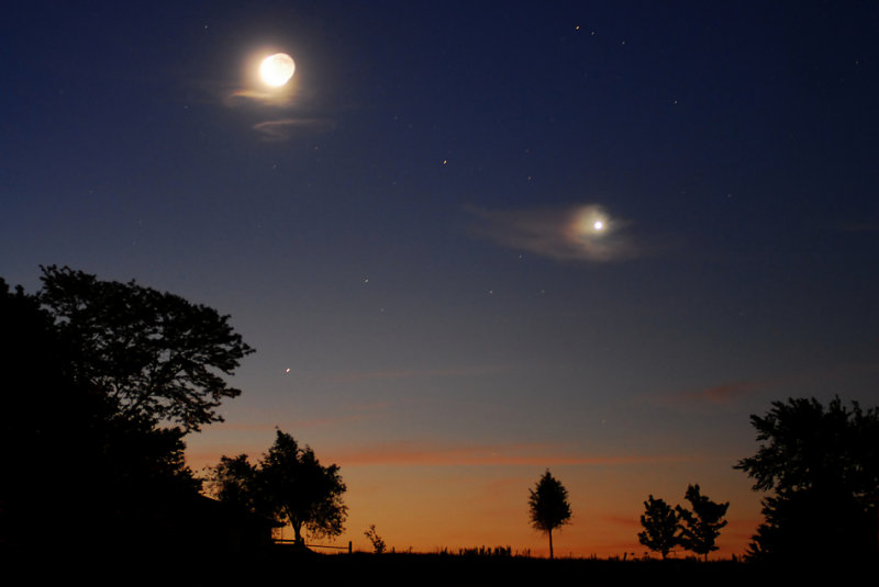 почему две луны. почему две луны. 2 луны на небе явление. двойная луна. на небе двойная луна.