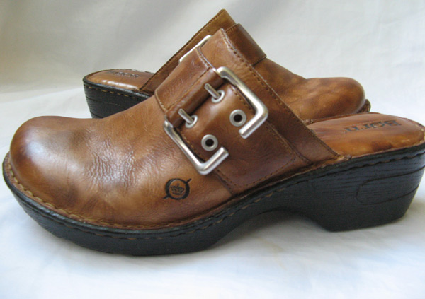 BORN DANSKO CLOGS BROWN SIZE 9