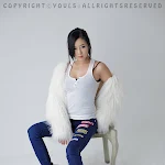 Kim Ha Yul – White Top And Jeans Foto 5