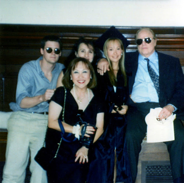 La famille Brando réunie lors de la remise de diplôme à Petra