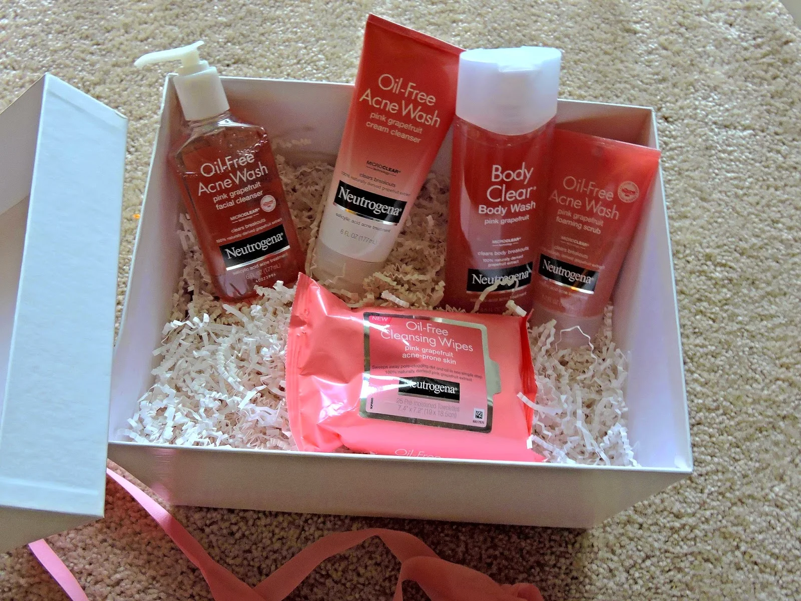 Neutrogena Oil-Free Acne Wash Pink Grapefruit Skincare Products Review and Giveaway Ends 9/18 #NeutrogenaSelfie #UnseenAcne via www.Productreviewmom.com