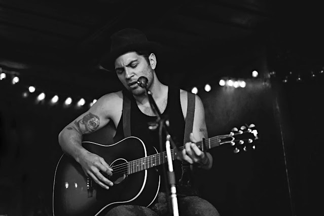 Jesse Daniel Edwards in concert guitar Cafe Coco, Nashville photographer Sarah Bello, Hiwandergirl