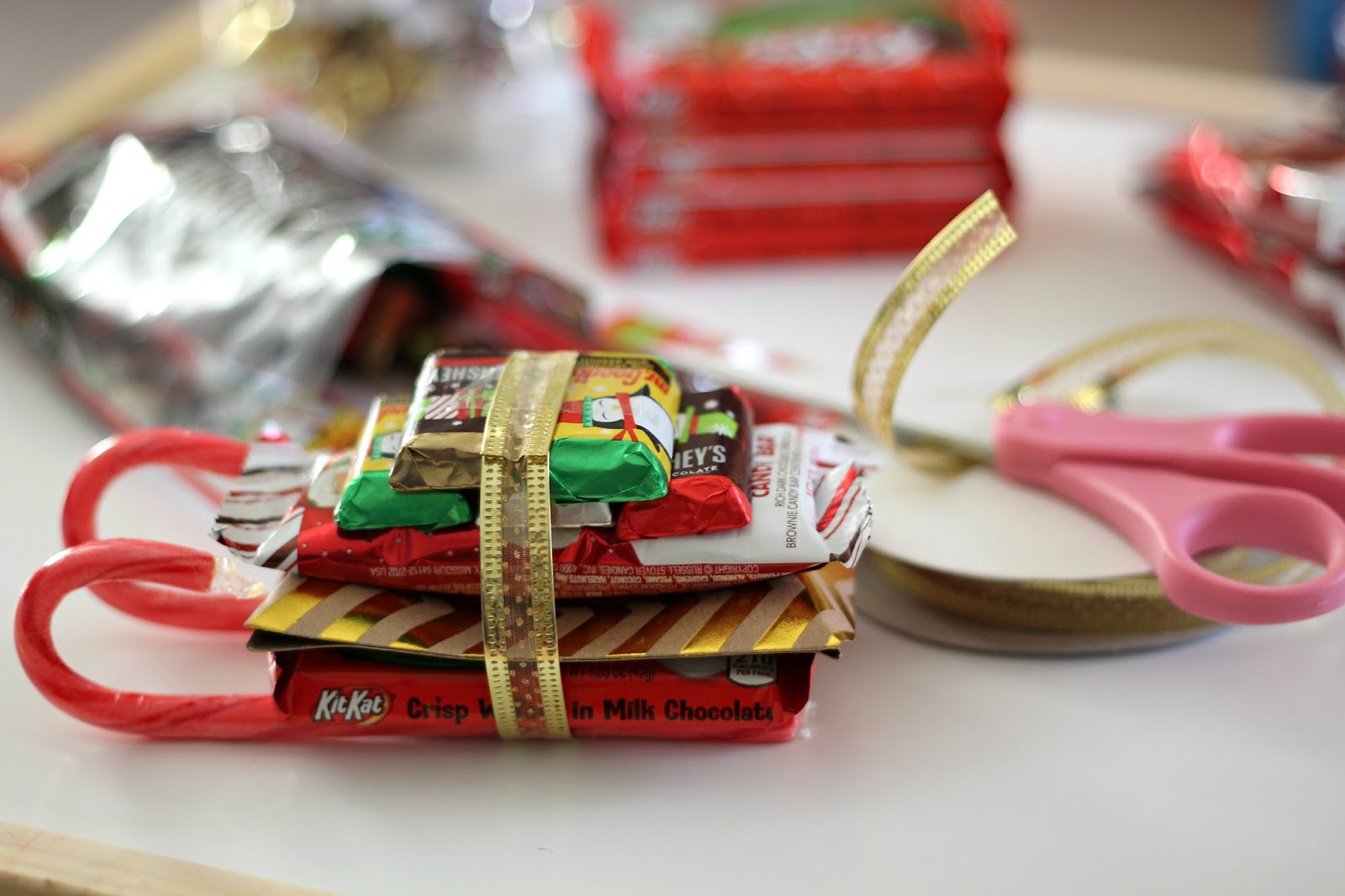 DIY Gift Card Candy Cane Sleighs {Teacher, Neighbor, Friend or Kid Gift
