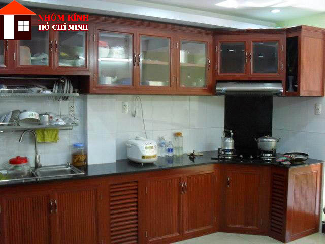 đóng tủ bếp nhôm kính vân gỗ sơn tĩnh điện tại quận Tân Bình