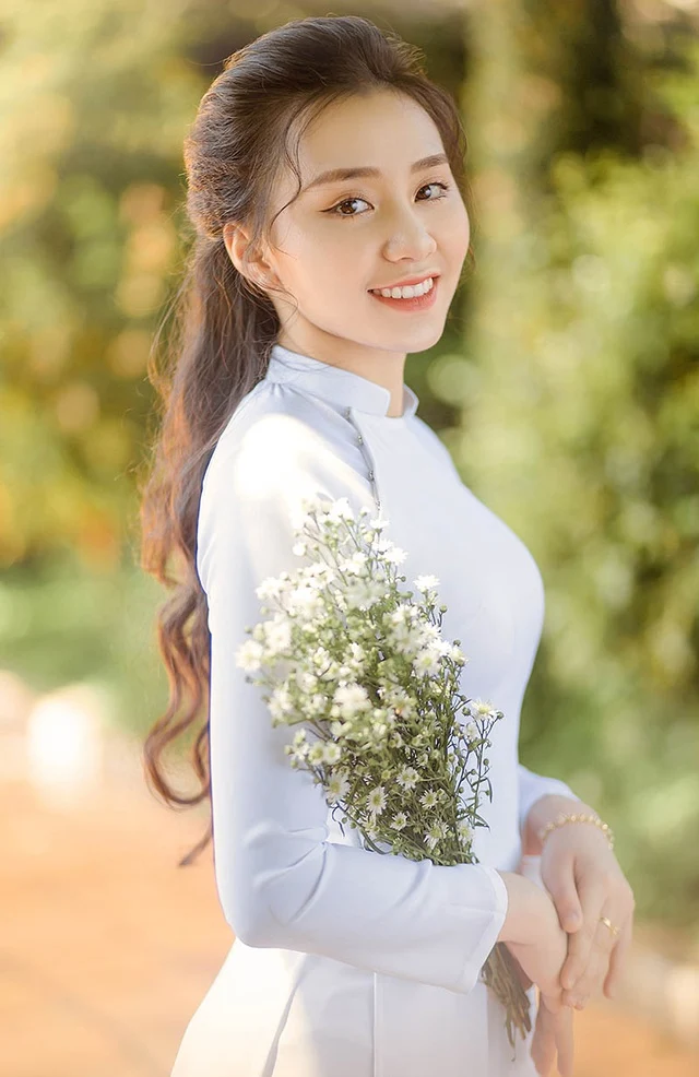 Nữ sinh Đắk Lắk “gây thương nhớ” với nét đẹp trong veo Nữ sinh Đắk Lắk “gây thương nhớ” với nét đẹp trong veo