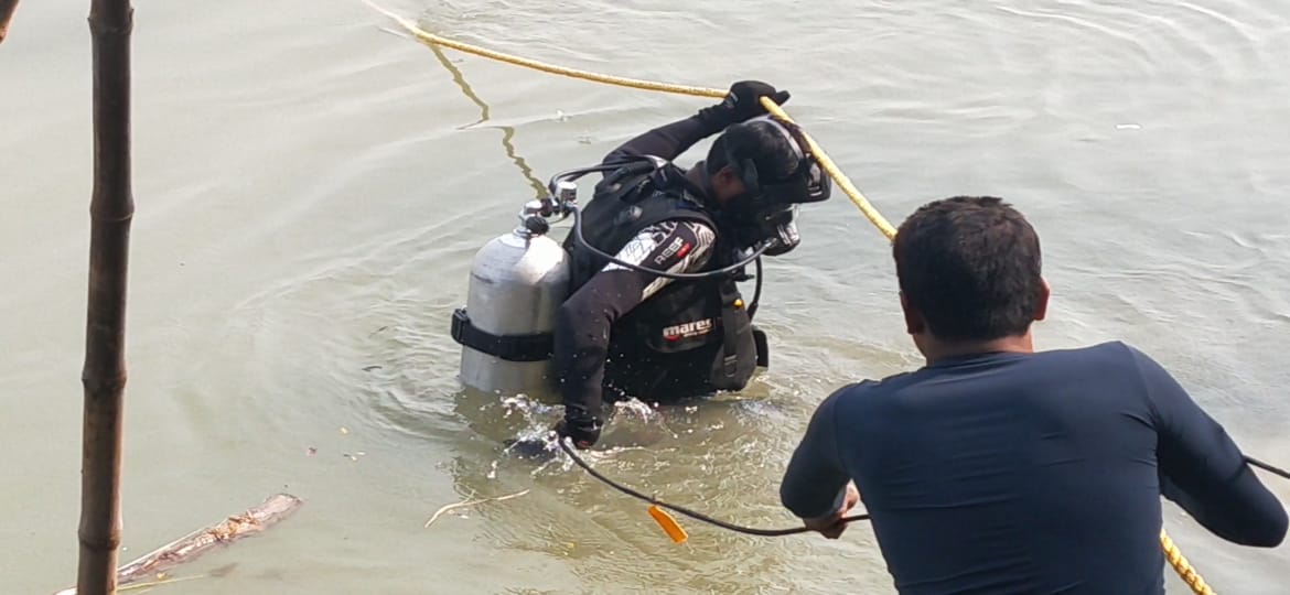 কাটোয়ায় শবদেহ দাহ করতে এসে গঙ্গায় তলিয়ে নিখোঁজ এক ব্যক্তি 1 কাটোয়ায় শবদেহ দাহ করতে এসে গঙ্গায় তলিয়ে নিখোঁজ এক ব্যক্তি