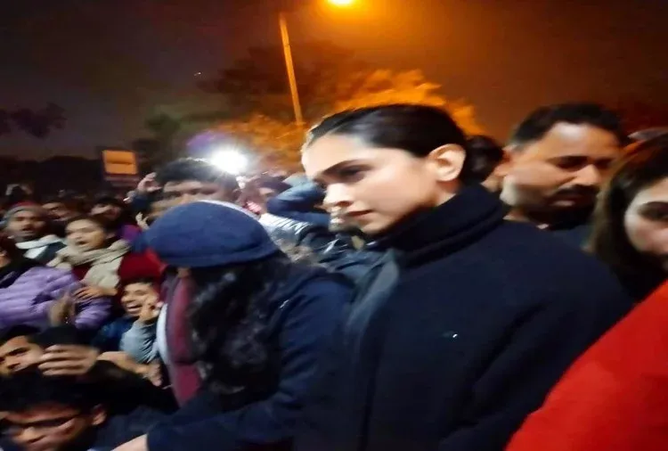 Deepika Padukone Support Students Protest. JNU