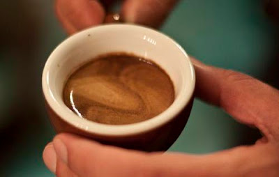 pengertian kopi espresso cara membuat espresso cara mengolah biji kopi menjadi espresso faktor faktor yang mempengaruhi dalam pembuatan kopi espresso cara membuat kopi espresso yang enak dan disukai banyak orang rasanya yang pahit manis dan gurih membuat orang suka dan ketagihan meminum kopi espresso