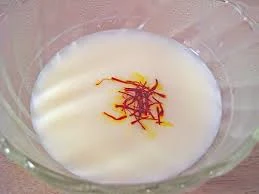 soak-the-saffron-in-milk