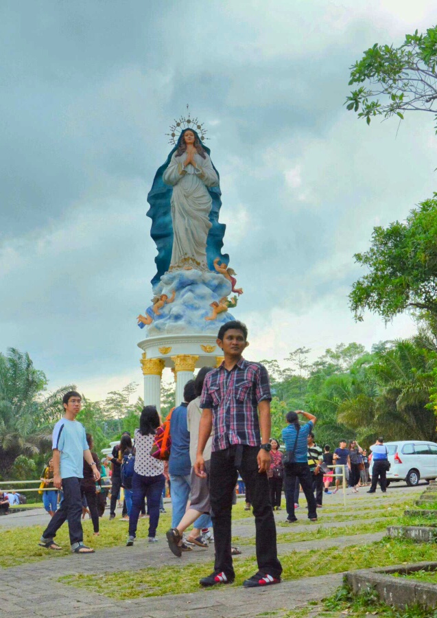 TEMPAT WISATA MENGESANKAN: Gua Maria Kerep Ambarawa