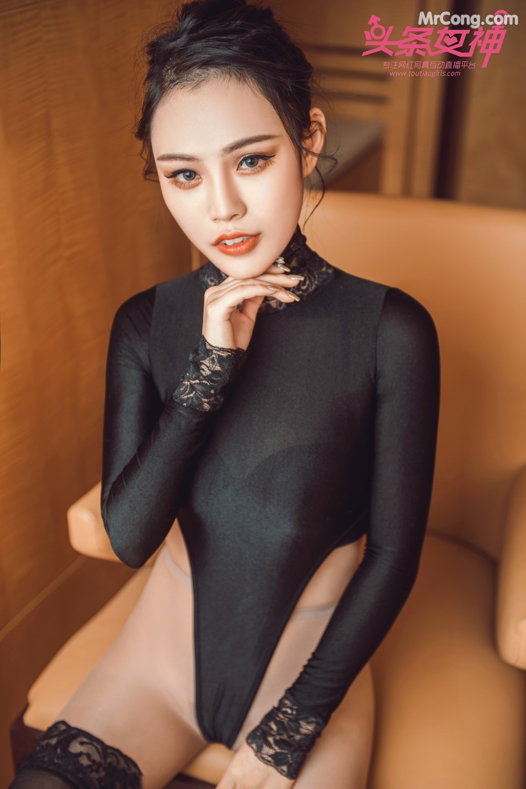 TouTiao 2017-11-08: Model Kitty (27 photos)