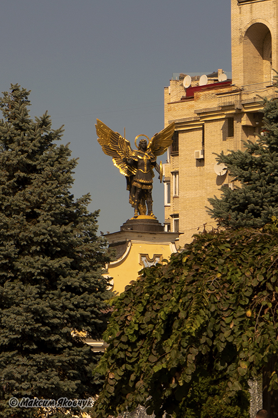 Фотограф Максим Яковчук: Прогулянка Києвом 16 вересня 2021 року. Пам'ятник Архангелу Михаїлу