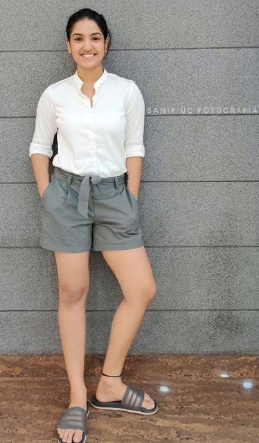 Malayalam Actress Saniya Iyappan photos IMAGES, GIF, ANIMATED GIF, WALLPAPER, STICKER FOR WHATSAPP & FACEBOOK