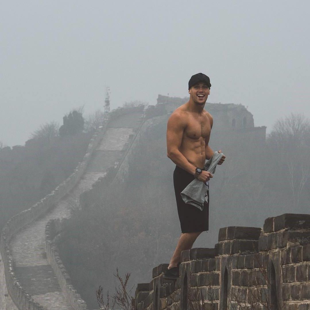 handsome-bare-chest-muscle-bro-marc-fitt-chinese-wall