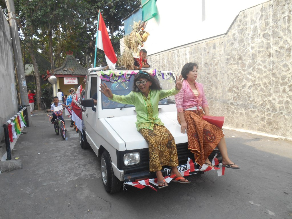 Karnaval Tujuh Belasan ala Kampung Seneng Banyurojo Agus 
