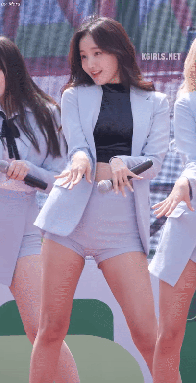 옆에 모모랜드 연우도 레전드 찍음ㄷㄷ.gif | 인스티즈