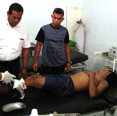 Saddam Husein Pulungan tersangka pembobol grosir saat berada di rumah sakit. Saddam Husein Pulungan tersangka pembobol grosir saat berada di rumah sakit.