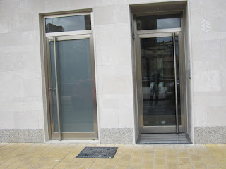 NORBEL CARPINTERIA METÄLICA Y ACERO INOXIDABLE: PUERTAS DE ENTRADA EN