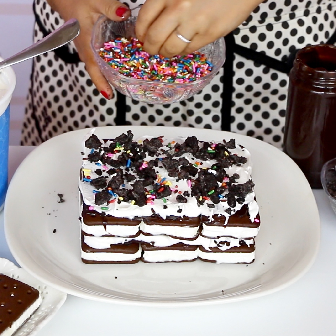 VIDEO Easy No-Bake Ice Cream Sandwich Cake with "Melting Cone" - The