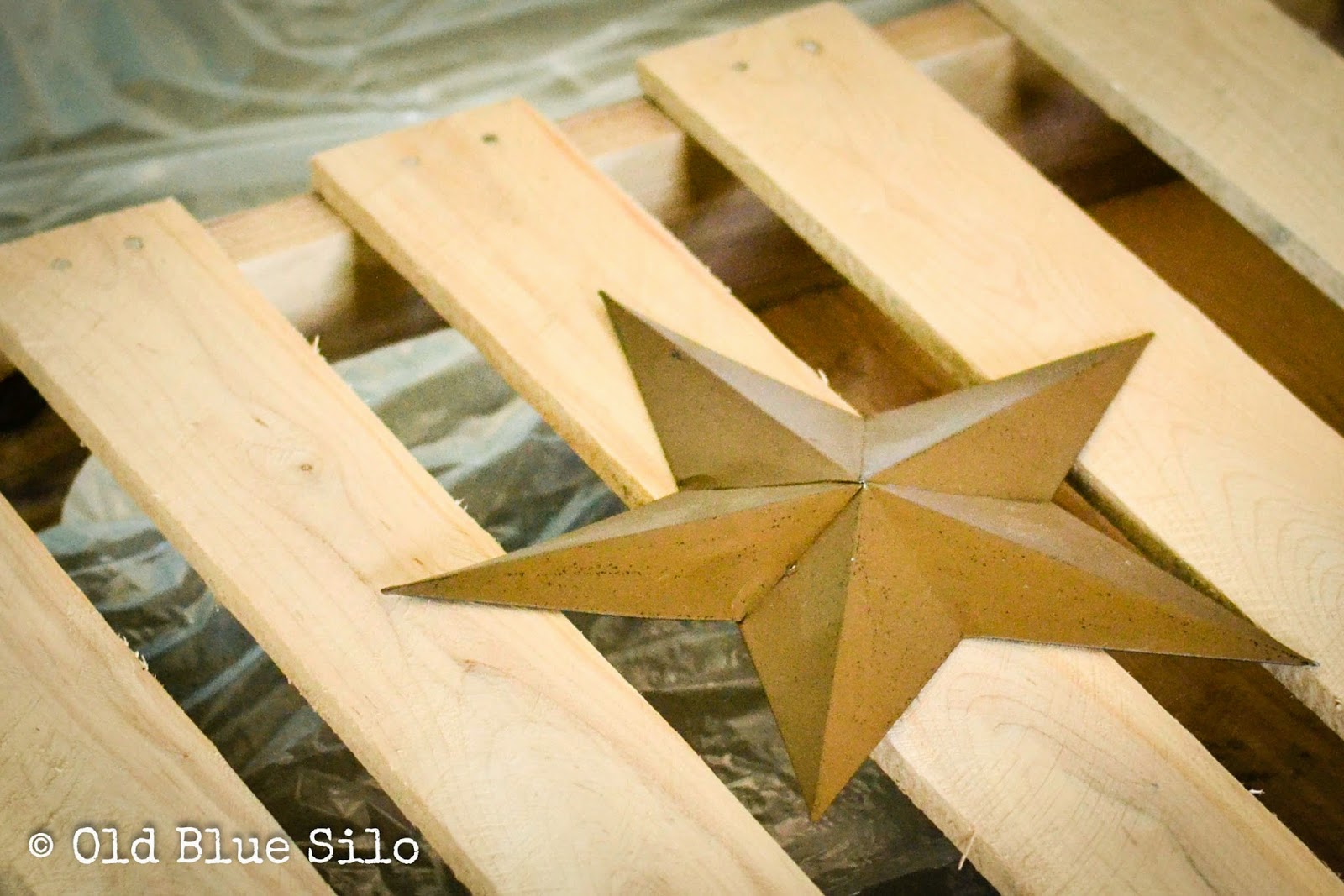 Old Blue Silo DIY Pallet Flag With Barn Star