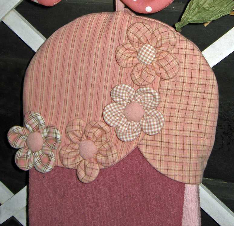 Ulla's Quilt World Quilt towel rack