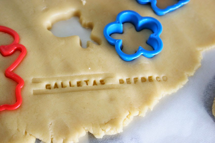 Galletas de mantequilla DEF Deco con sello letras