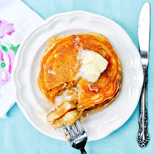 perfect fluffy buttermilk pancakes