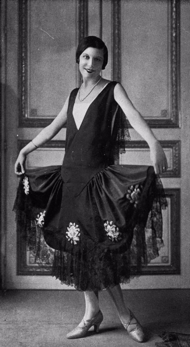 Fashion In The Roaring Twenties 36 Gorgeous Vintage Photos Of Women The 1920s Is One Of Most Impressive Periods For Female Fashion Here Below A Collection Gorgeous Photos Women In Their Evening Gowns During
