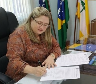 A pose para foto e o decreto assinado. Roncador em alerta contra a dengue!