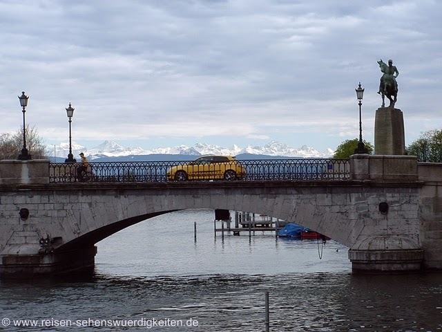 Brücke in Zürich mit Alpenpanorama Brücke in Zürich mit Alpenpanorama