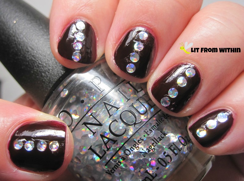 I could not resist the large circle holo glitters in OPI I Snow You Love Me
