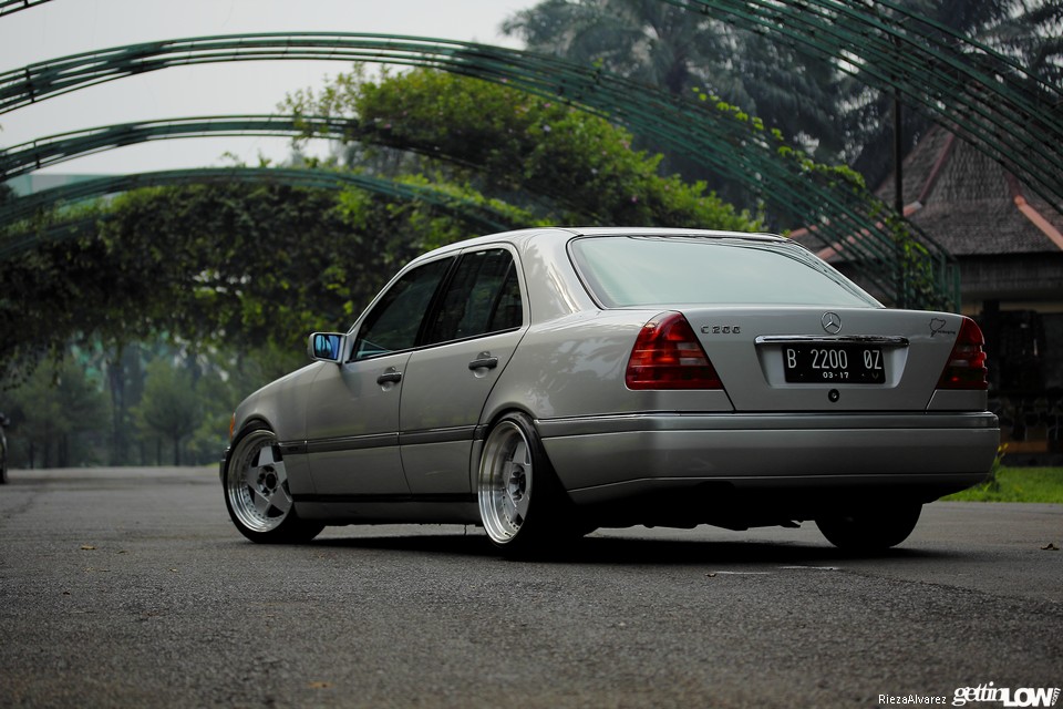 Graphite Metallic w202
