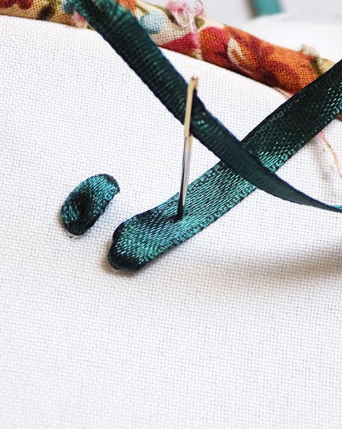 Mũi thêu Ribbon Stitch