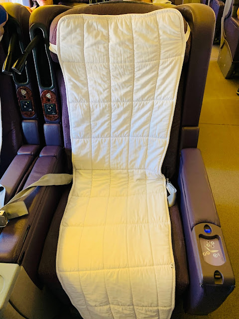 Review: LATAM LA841 Business Class Boeing 777-200 Santiago (SCL) to Easter Island - Isla de Pascua Airport (IPC)