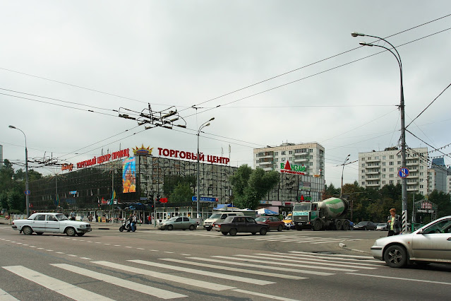 Севастопольский проспект, улица Каховка, торговый комплекс «Принц» (снесен в 2018 году)