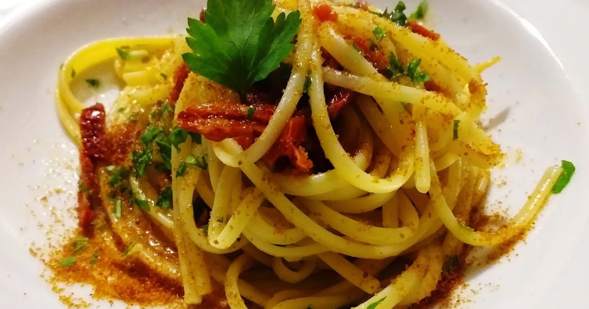 Aglio olio peperoncino pomodori secchi e bottarga.