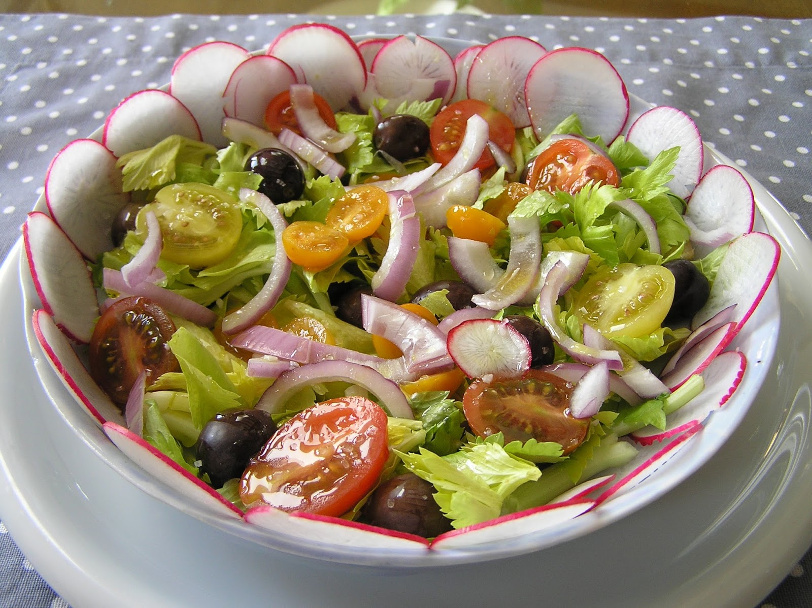 RECETAS AUTOINMUNES : DOS ENSALADAS CON RABANITOS